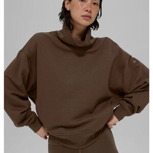 Alo Hazy Mock neck in Espresso